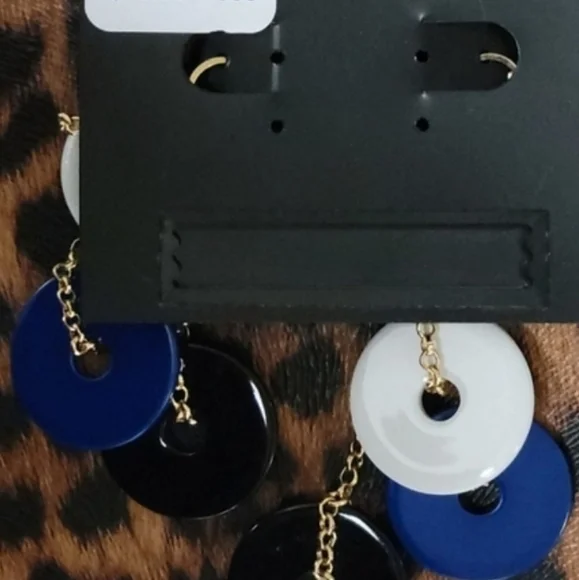 New York and Company Earrings - Picture 8 of 8